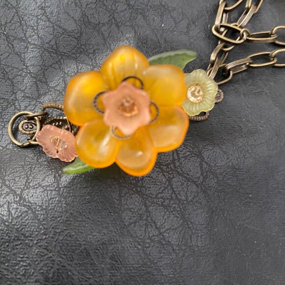 Unusual/ Unique double chain bracelet w/ 3 Floral Sea Glass flowers. - Picture 1 of 7